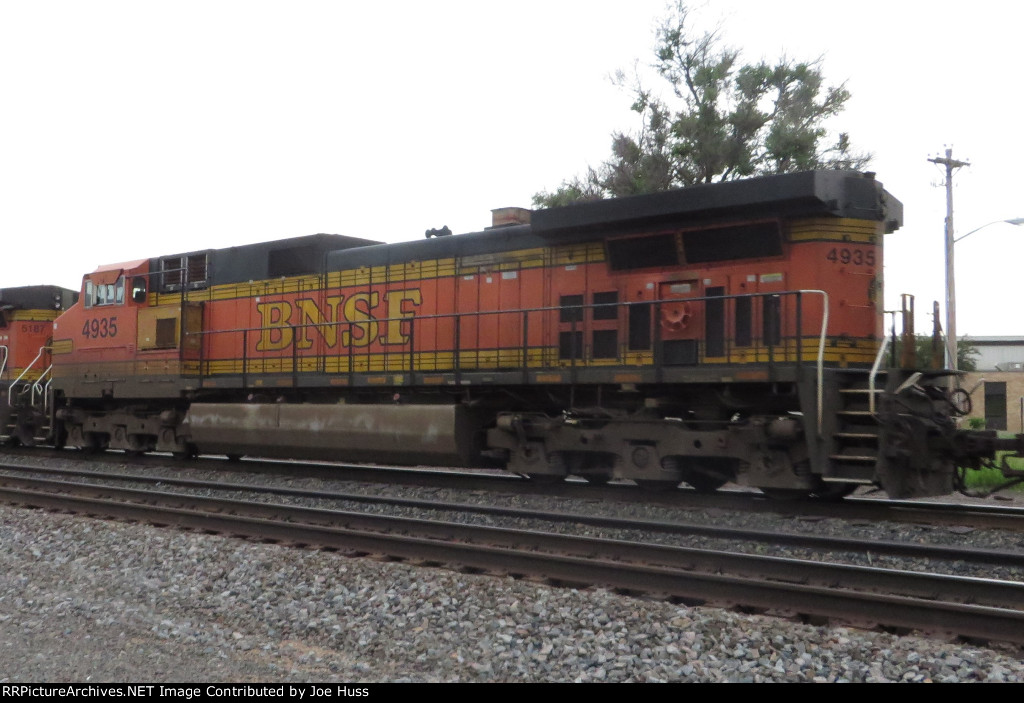 BNSF 4935